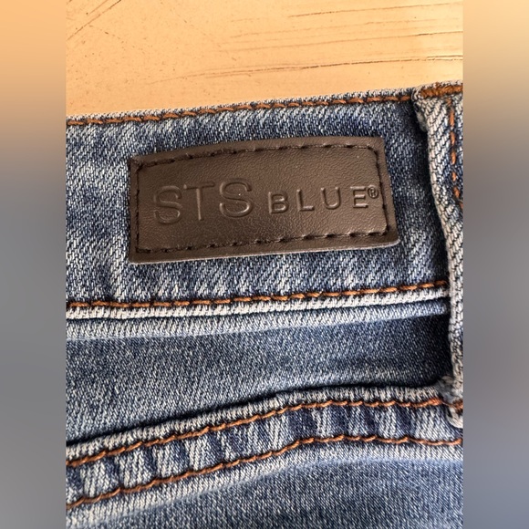 STS Blue Distressed Denim Cutoff Shorts – Size 27 - Picture 7 of 8